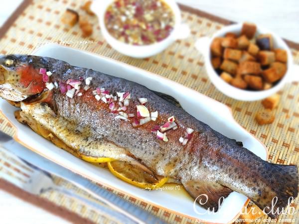 Паровая речная форель с итальянскими травами и ароматной юшкой