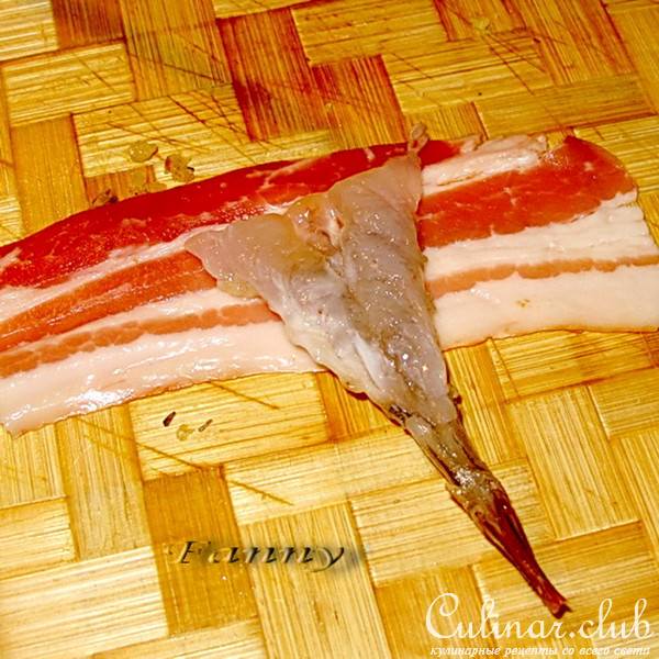 Фаршированные креветки, запеченные в беконе