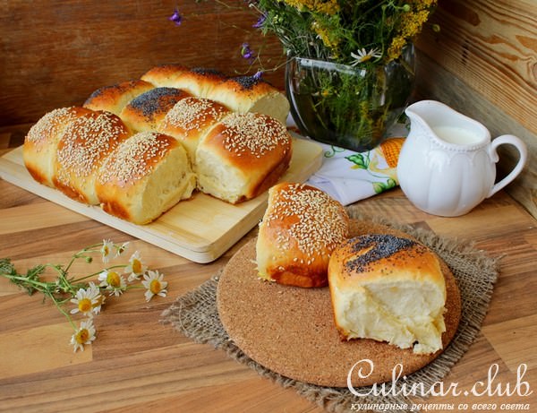 Булочки с маком и кунжутом .