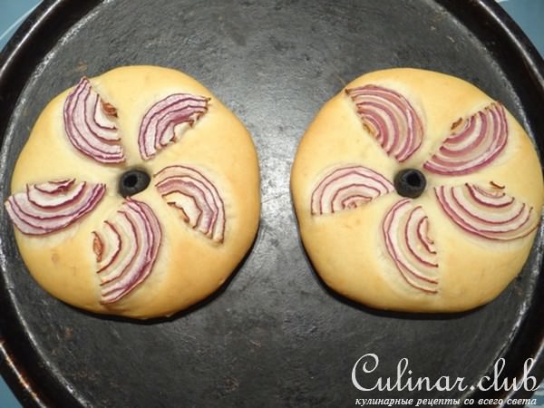 Лепешки с оливковым маслом и луком