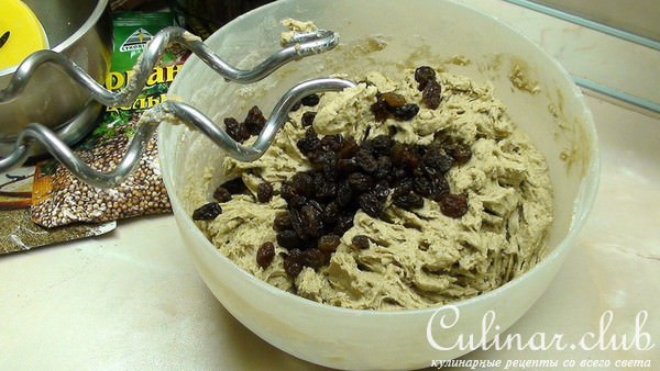 Хлеб ржаной с изюмом, на квасной (классной!) закваске. Очень простой и ОЧЕНЬ вкусный хлеб.