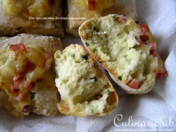 Содовый хлеб с колбасой и сыром