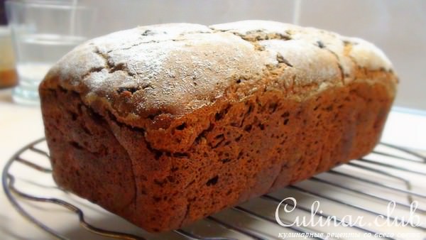 Хлеб ржаной с изюмом, на квасной (классной!) закваске. Очень простой и ОЧЕНЬ вкусный хлеб.