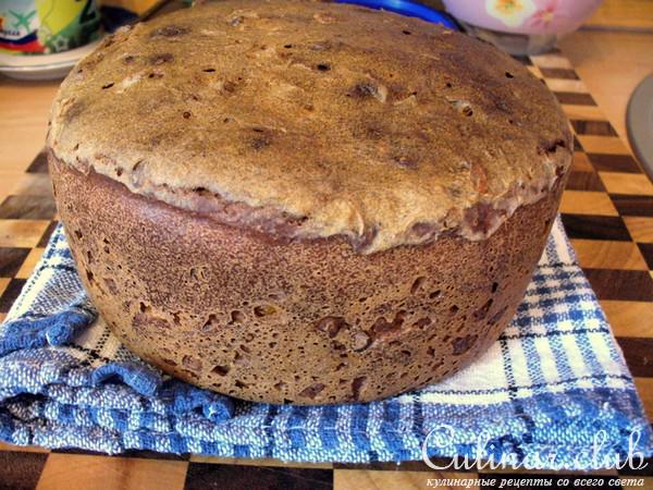 Хлебушек с орешками на закваске.