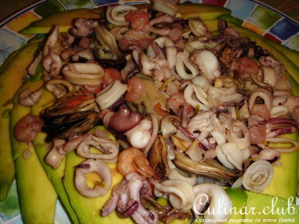 Салат "Морской" под соусом карри
