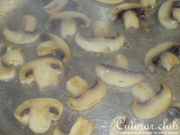 Торт-паштет из телячьей печени с шампиньонами и грецкими орехами.