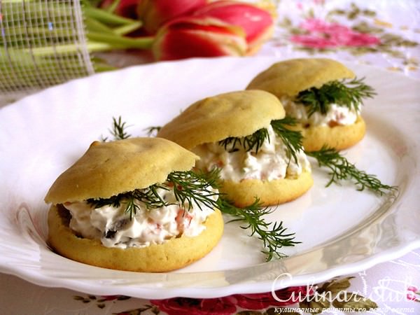 Картофельные эклеры с творожным сыром, рисом, овощами и зеленью