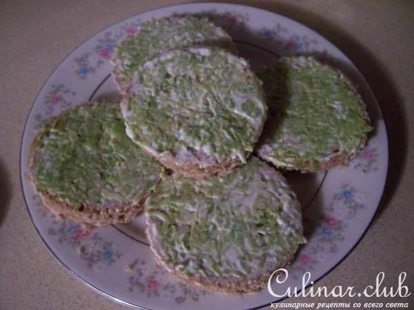 канапе с авокадо.