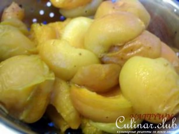 Пирог с абрикосами и шафраном. 