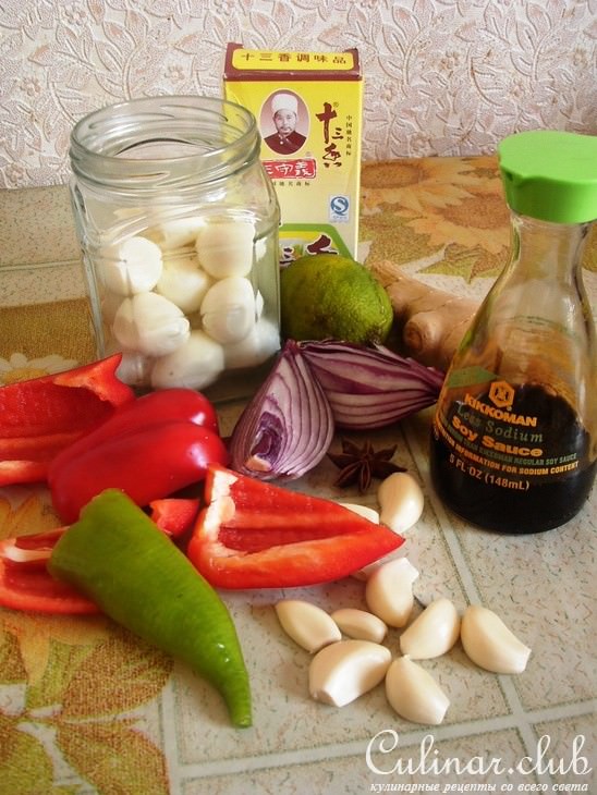 Салат с маринованными перепелиными яйцами.