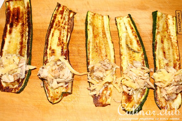 Рулетики из цуккини с курицей и сыром на зерновых краюшках