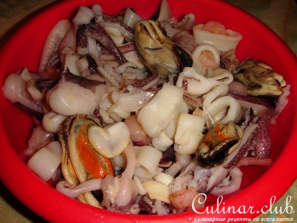Салат "Морской" под соусом карри