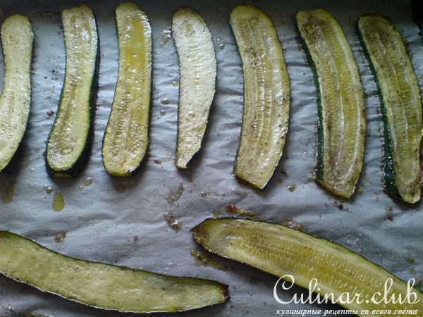 Рулетики из запечённых цуккини с сыром