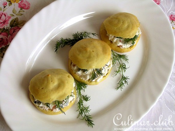 Картофельные эклеры с творожным сыром, рисом, овощами и зеленью