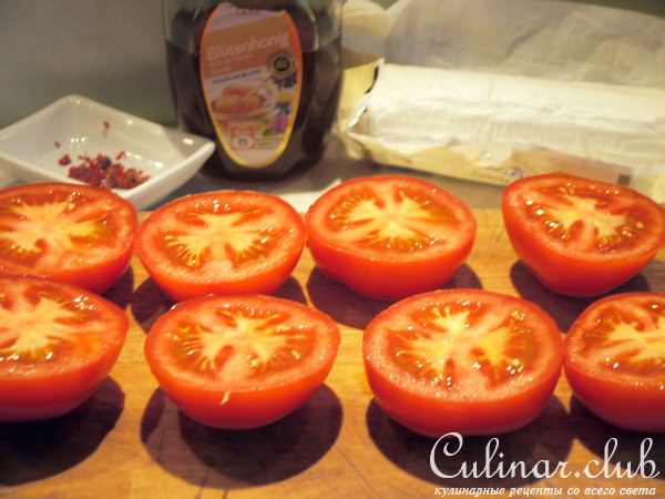 Помидоры запеченные с козьим сыром