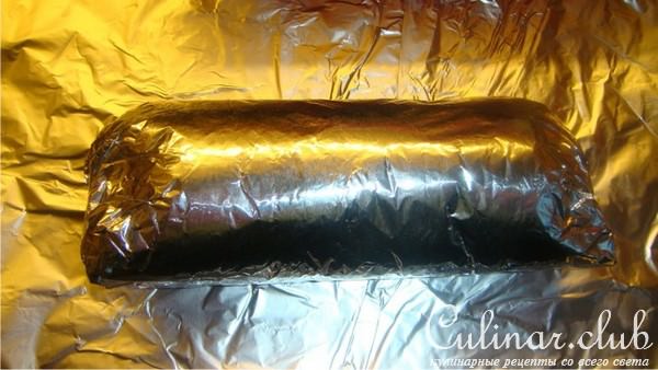 Куриные рулетики из ножек курицы с курагой.