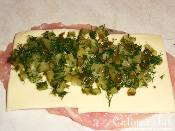 Куриные рулеты под сырным соусом