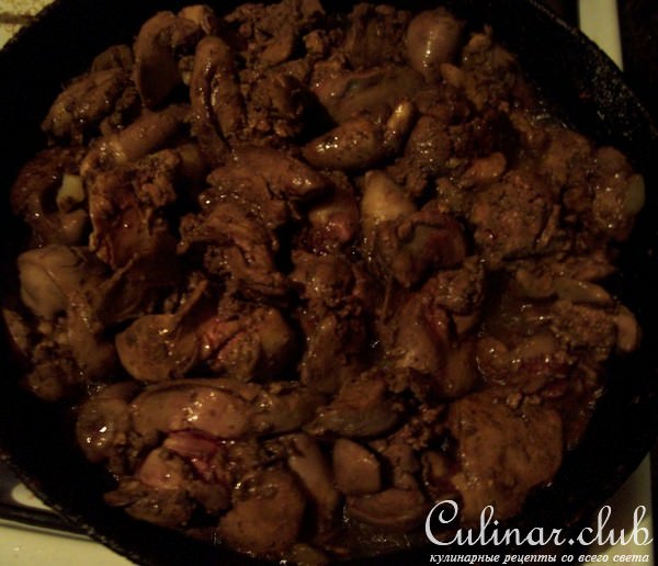 Нежный паштет из куриной печени и сердечек