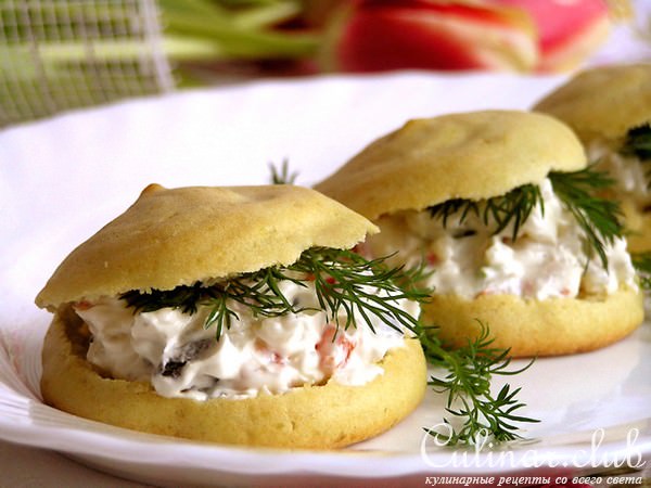 Картофельные эклеры с творожным сыром, рисом, овощами и зеленью