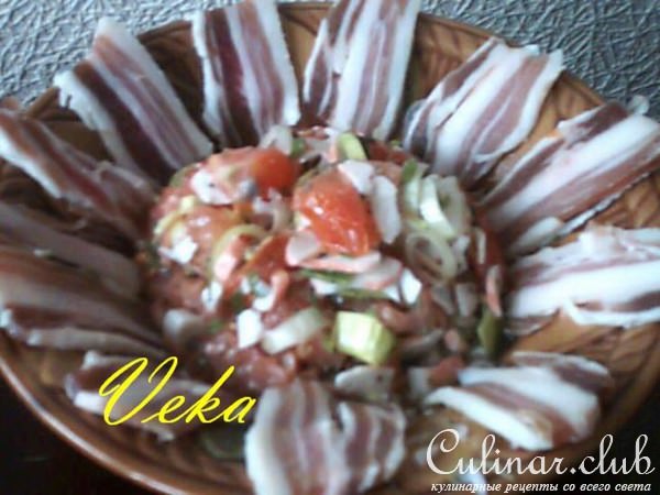 Салат пикантный с беконом