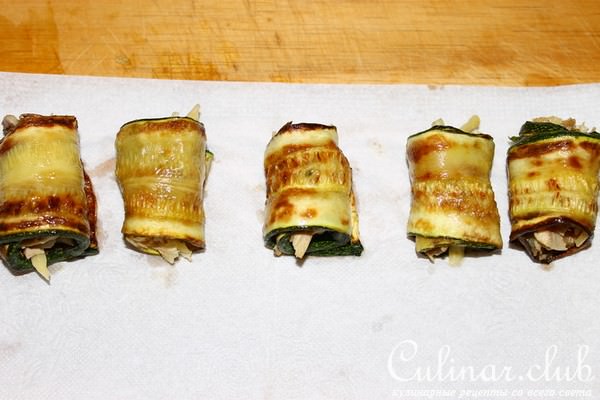 Рулетики из цуккини с курицей и сыром на зерновых краюшках