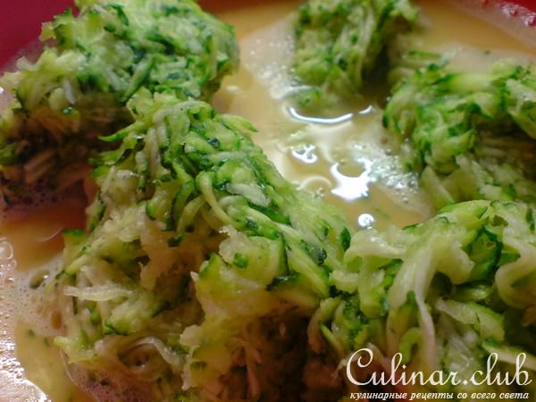 Рулет закусочный из цуккини,яиц и Моцареллы