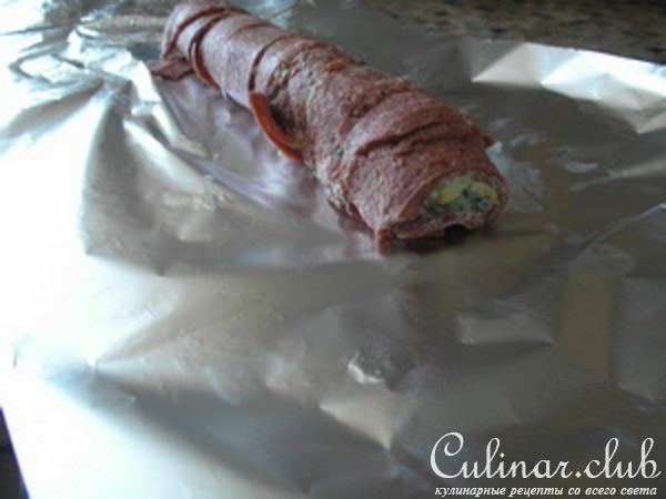 Колбасно-сырный рулетик
