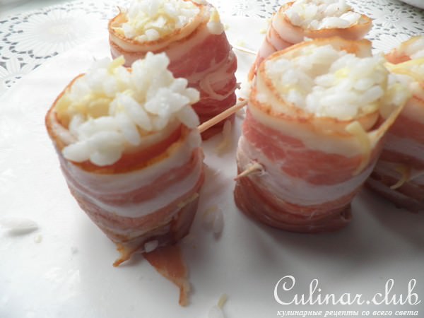Рулетики из бекона с сыром
