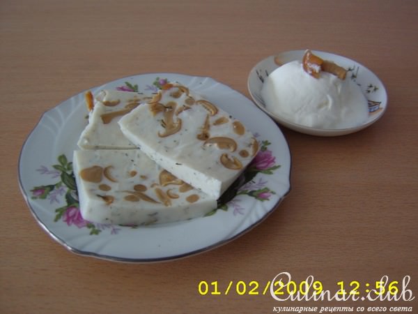 Маринованные опята в сметанном желе.