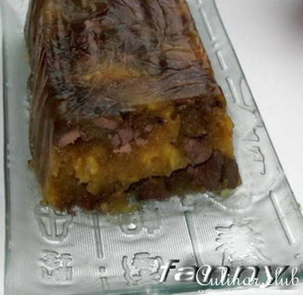 Террин из куриной печенки с персиками