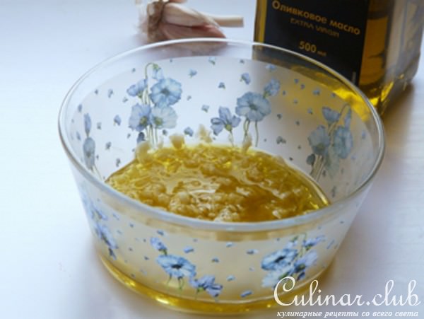 Рулет из рульки в маринаде из ткемали и горчицы, запеченный в духовке