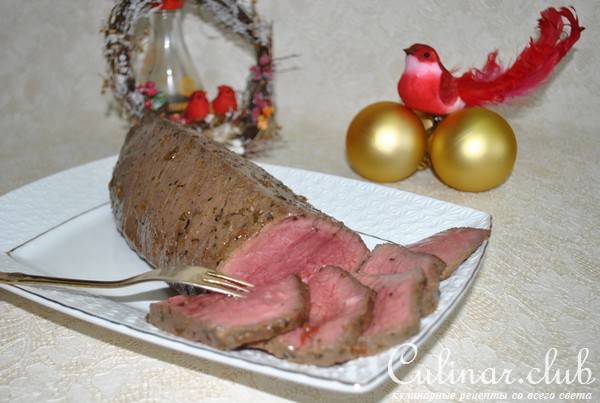Праздничный салат с ростбифом, сыром и свежими овощами