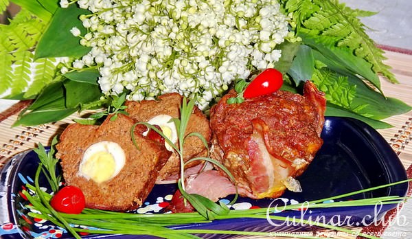 Мясные кексы с чечевичной мукой, перепелиными яйцами и жгучим перцем