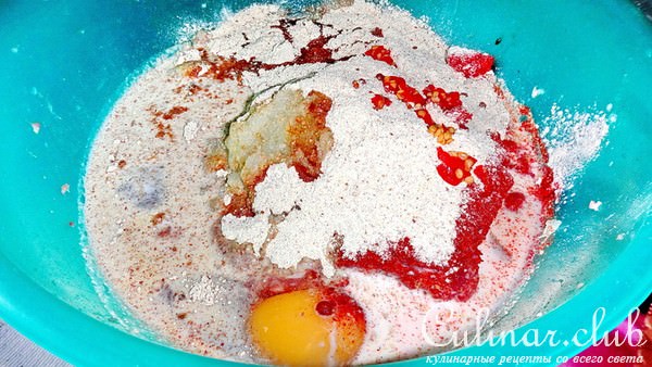 Мясные кексы с чечевичной мукой, перепелиными яйцами и жгучим перцем