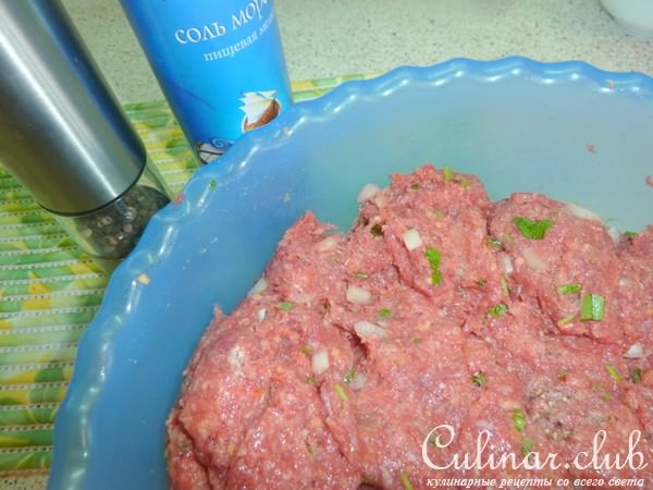 Мясное "полено" для торжественных случаев с вялеными помидорами, моцареллой и клюквой