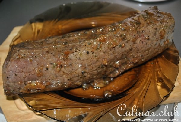 Праздничный салат с ростбифом, сыром и свежими овощами