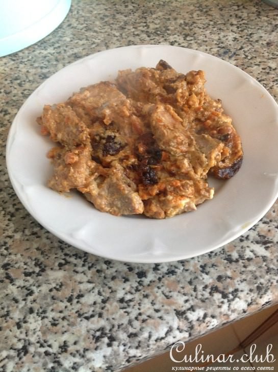 Свинина тушеная в сметане с черносливе (рецепт для мультиварки)