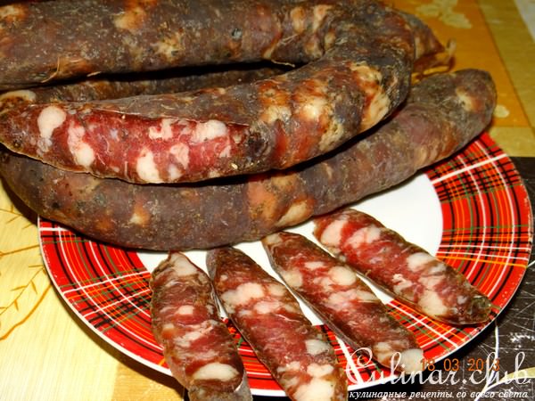 Сыровяленная домашняя колбаса