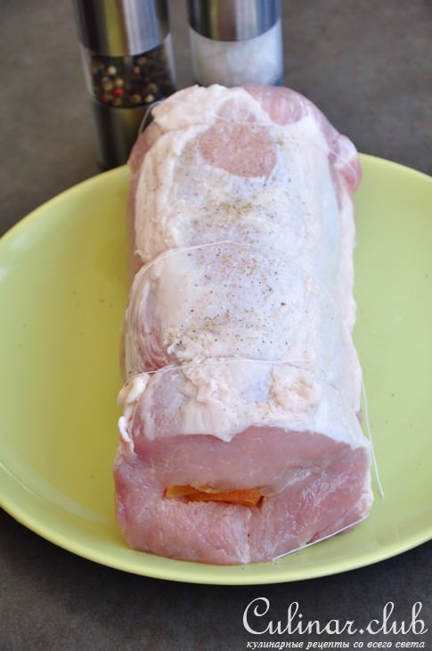 Свинина фаршированная курагой и каперсами в горчичной панировке
