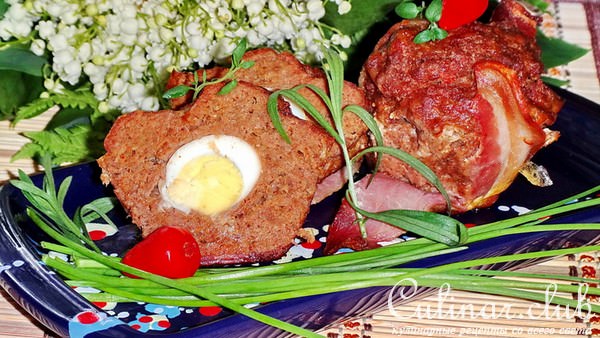 Мясные кексы с чечевичной мукой, перепелиными яйцами и жгучим перцем