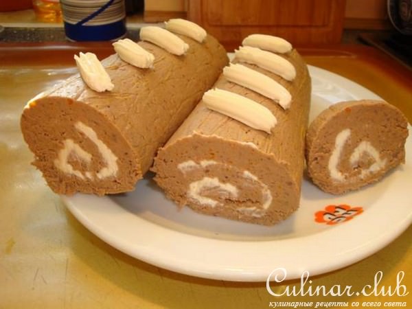 Рулет с сыром из куриной печени (вариант подачи куриного паштета)