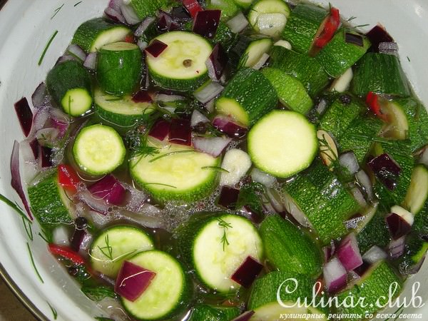 Маринованные кабачки (очень быстро)