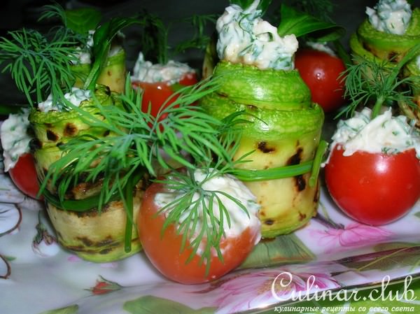 Закусочные вязанки из кабачков с начинкой