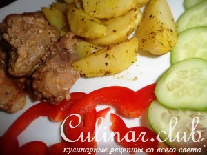 Свинина с пряными картофельными дольками