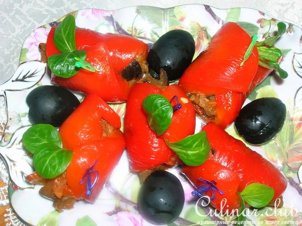 "Рулончики" закусочные из перца и баклажанов