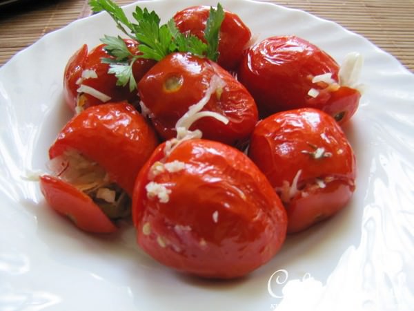 Квашеные фаршированные помидорчики по-армянски