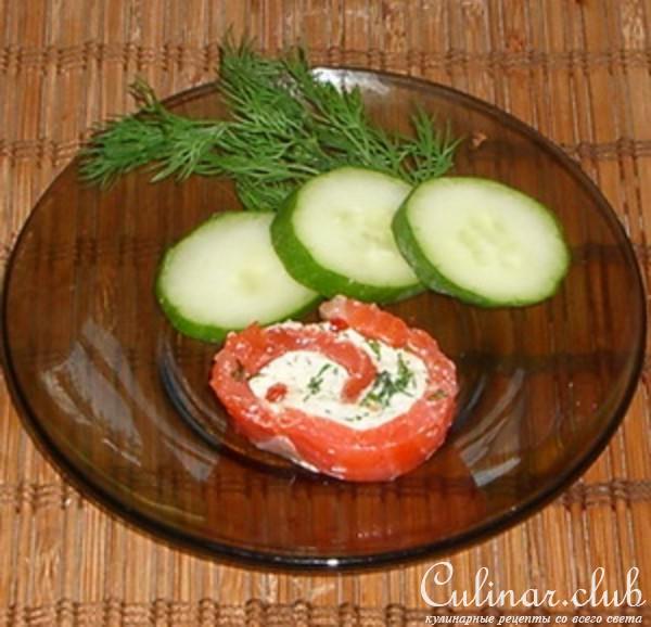 Закусочный рулет из красной рыбы