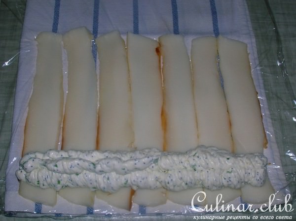 Закуска с рулетиками из кальмаров и салатом из тунца