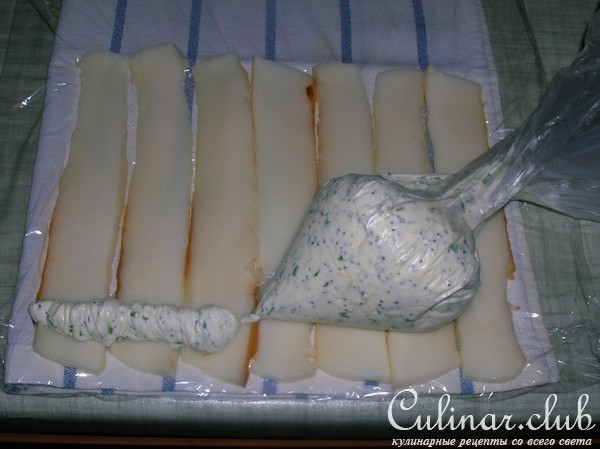 Закуска с рулетиками из кальмаров и салатом из тунца