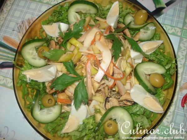 Салат из копченых морепродуктов